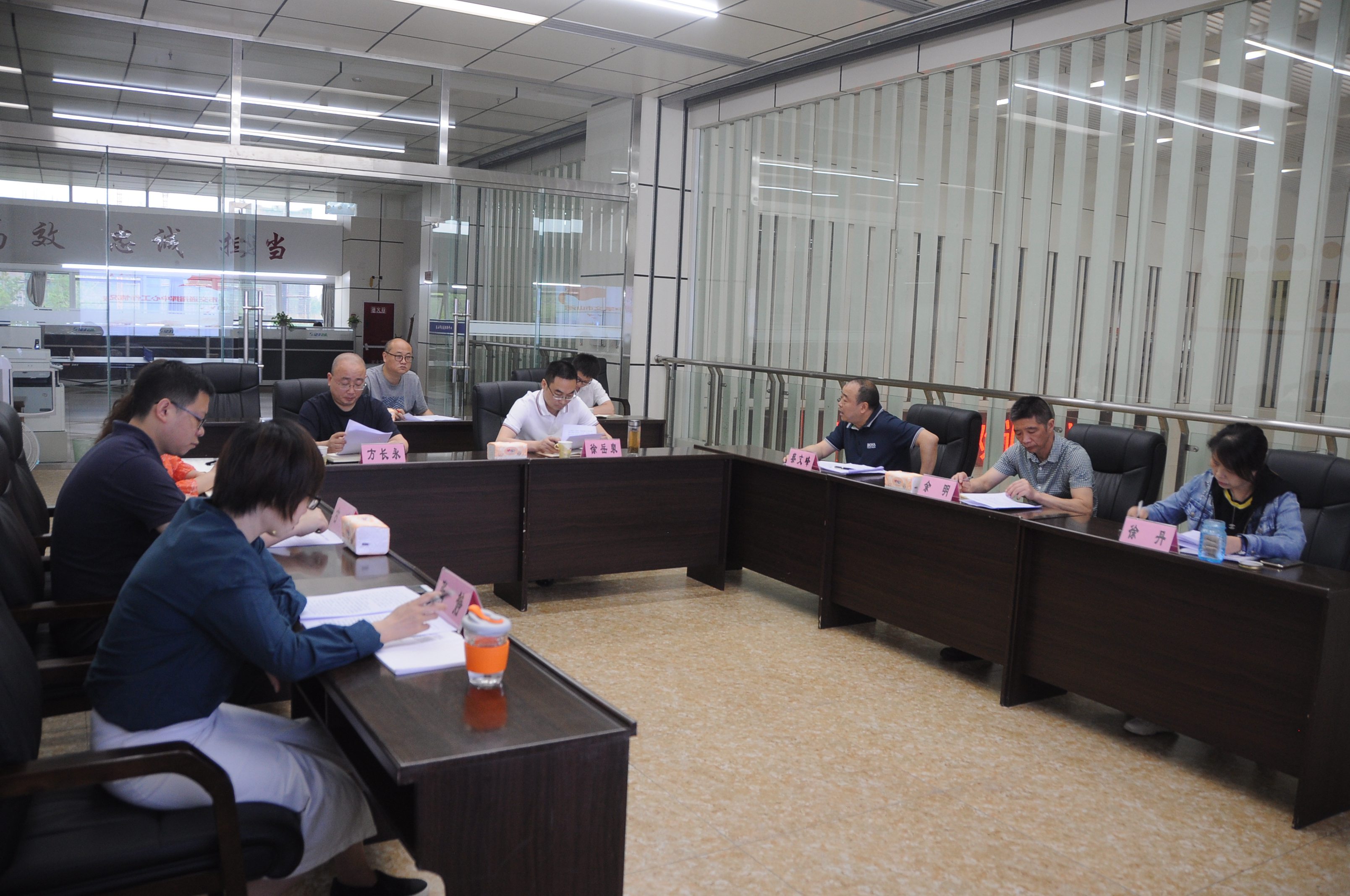 徐岳泉调研市交通指挥中心