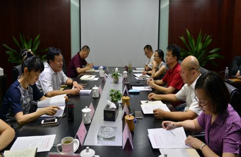 资公司董事长曾毅一行到乐山市商业银行调研座谈,市商行董事长蔡昌庆