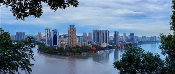 2019乐山gdp_乐山大佛(2)