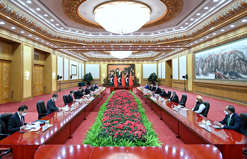 11月2日上午，国家主席习近平在北京人民大会堂会见来华进行正式访问的巴基斯坦总理夏巴兹。新华社记者谢环驰摄