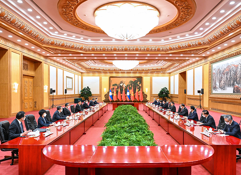 11月30日，中共中央总书记、国家主席习近平在北京人民大会堂同老挝人民革命党中央总书记、国家主席通伦举行会谈。新华社记者饶爱民摄
