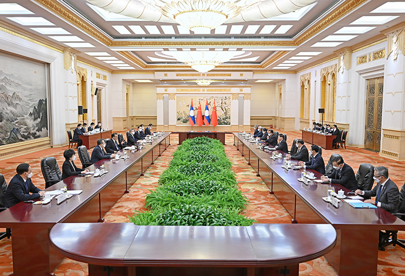 11月30日上午，国务院总理李克强在北京人民大会堂会见来华进行国事访问的老挝人革党中央总书记、国家主席通伦。新华社记者张领摄