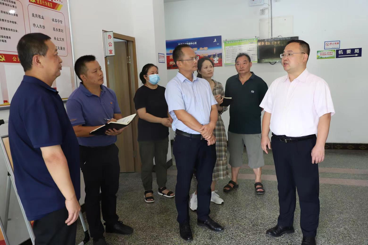 峨边彝族自治县委书记漆宾调研地方志工作