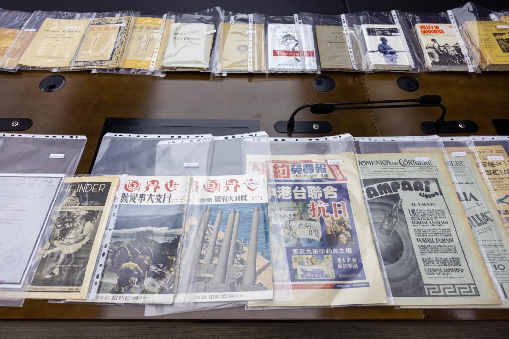 鲁照宁本次捐赠的文物史料（部分）。侵华日军南京大屠杀遇难同胞纪念馆供图